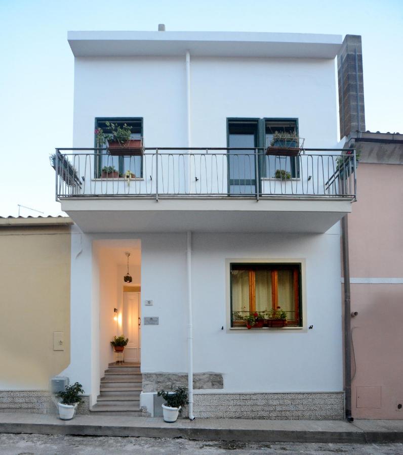 Cozy guest house Downtown - B&B Olbia