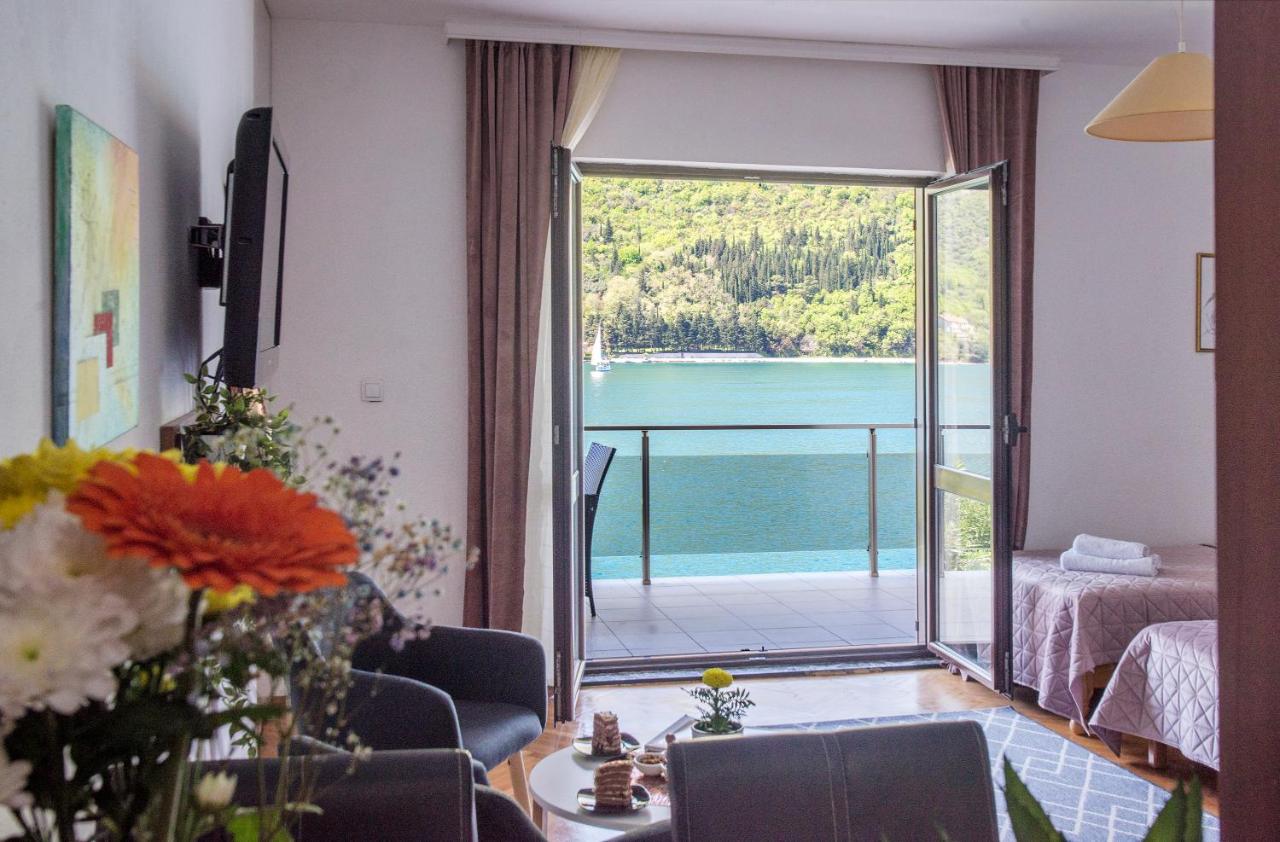 One-Bedroom Apartment with Balcony and Sea View (4 Adults) 