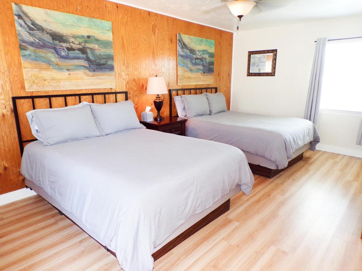 Family Room with Two Queen Beds - 2
