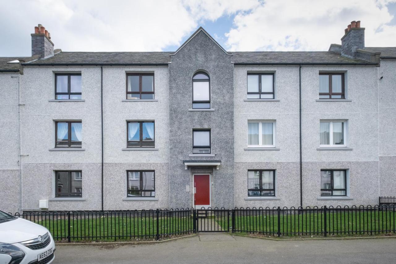 3 Bedroom Aprtmt at Sensational Stay Serviced Accommodation Aberdeen- Froghall Avenue - Bed and Breakfast