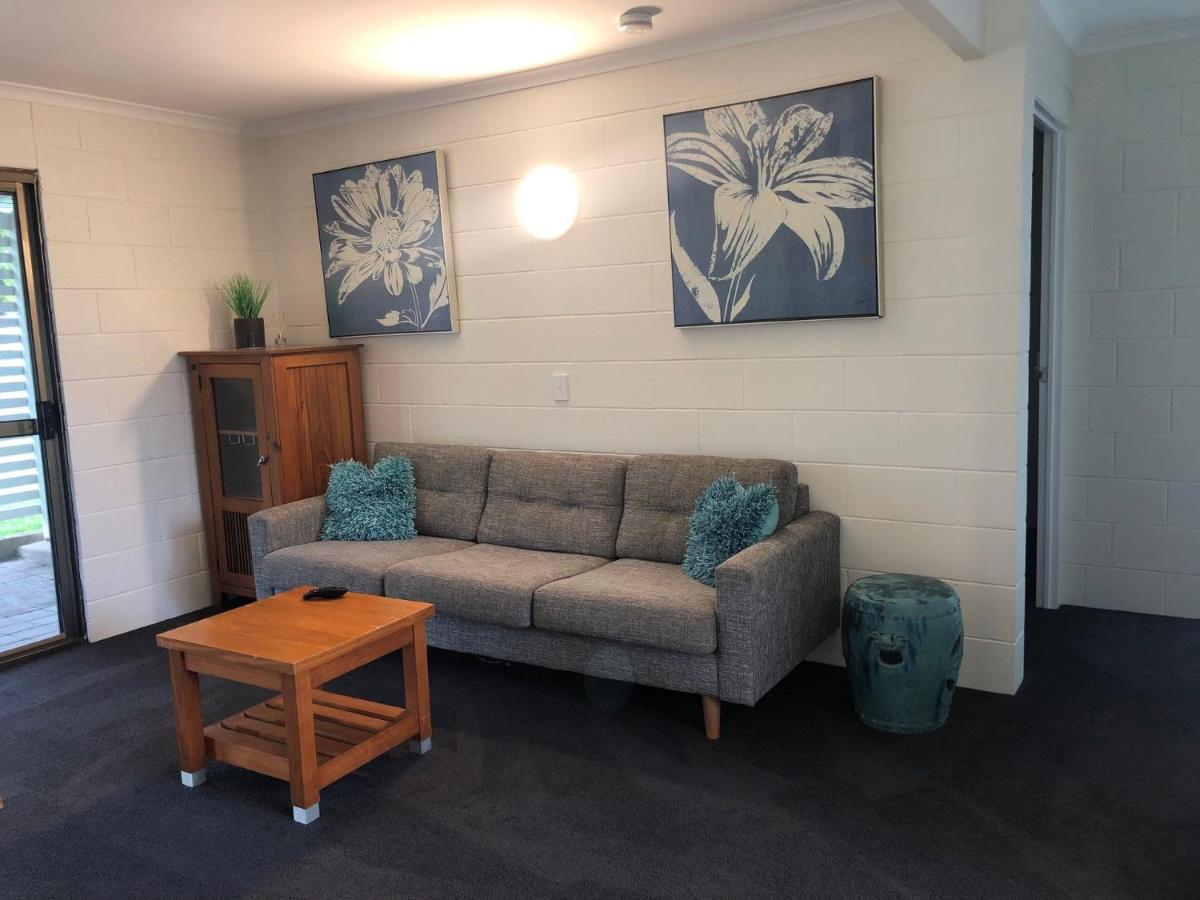 26 Rumbalara Avenue Rainbow Beach Aircon Walk To Beach - Bed and Breakfast