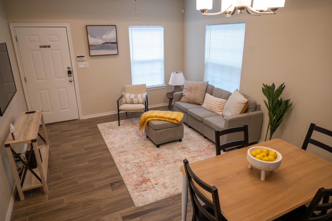 Fabulous King Size Bed in a Gated Neighborhood! - Bed and Breakfast Edinburg