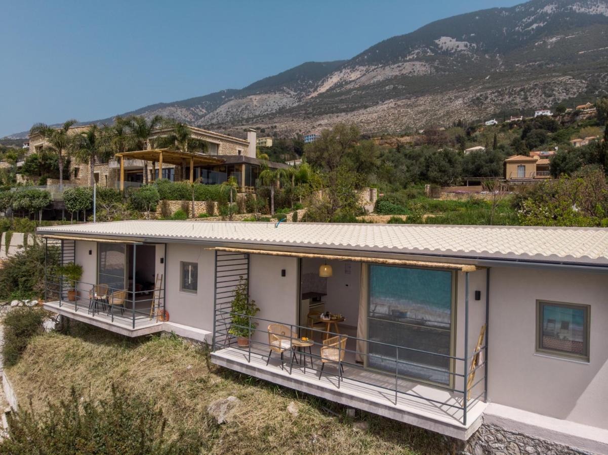 Thea Beachfront Suites in Lourdas beach - B&B