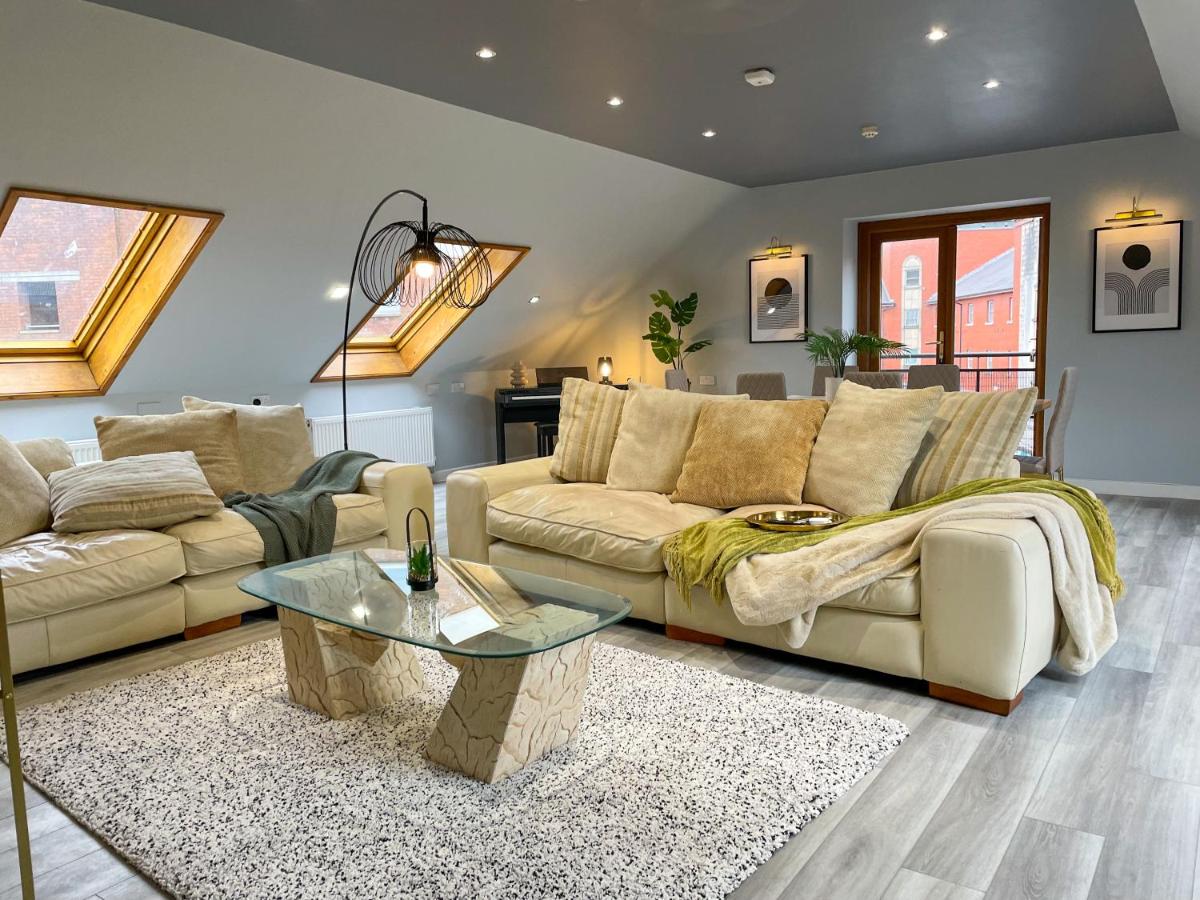 B&B Swansea - The Loft at Utopia Penthouse by M-GroupSA - Bed and Breakfast Swansea