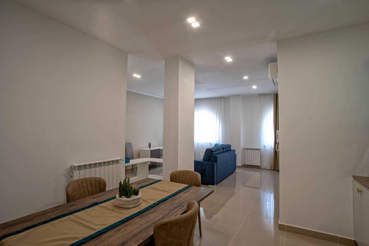 Classic Apartment side sea view