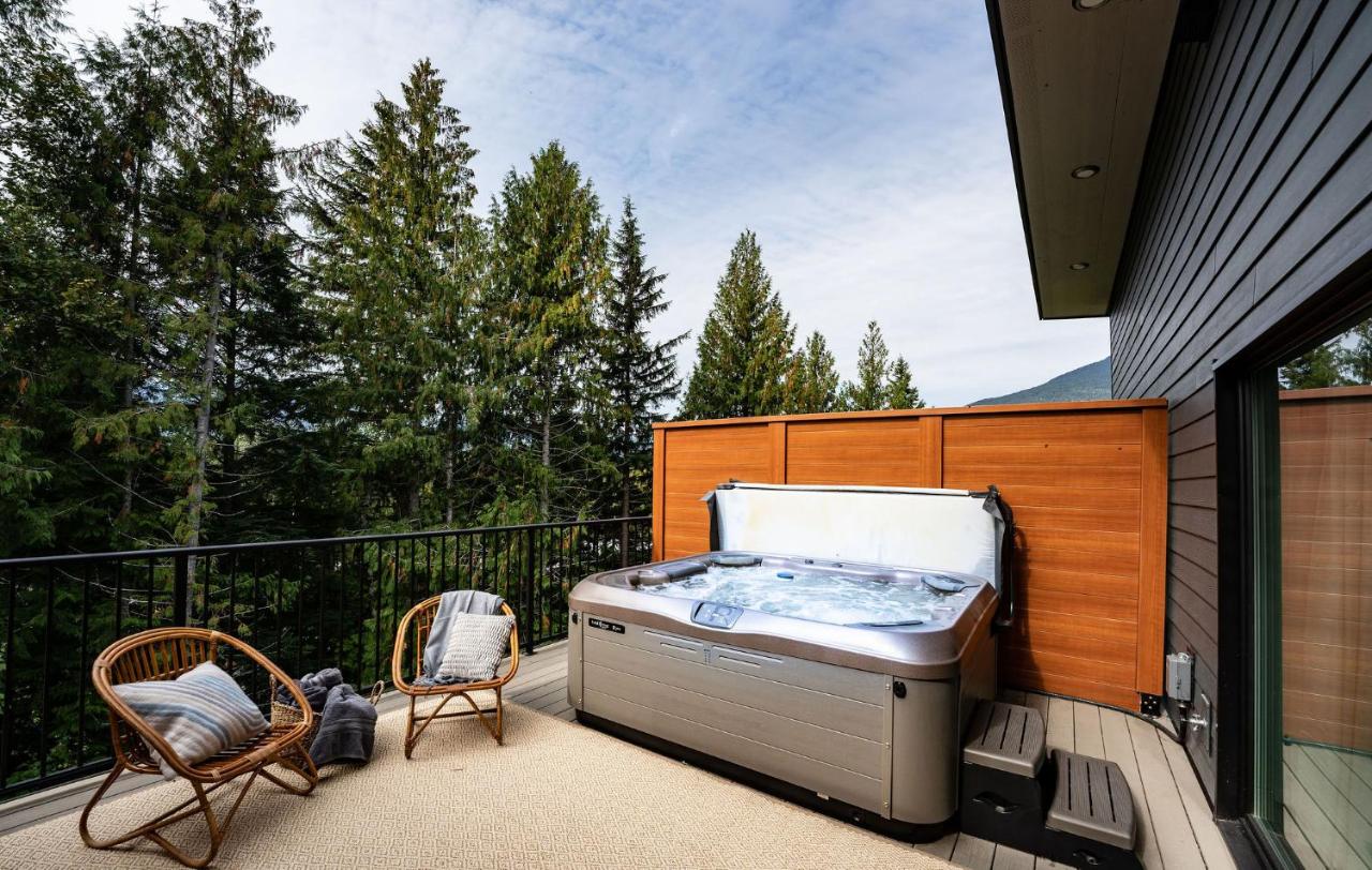 Revelation Retreat by Revelstoke Vacations - B&B