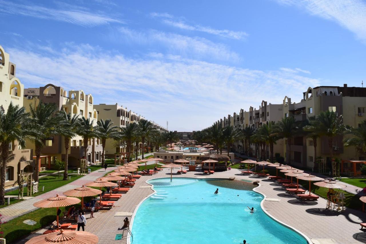 Comfortable studio in hotel Karma with private beach and pools family only or female - Ferienwohnung Hurghada