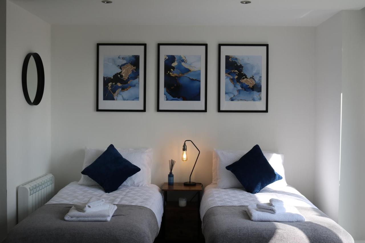 Wolverhampton - Gated Parking - George House - Bed and Breakfast