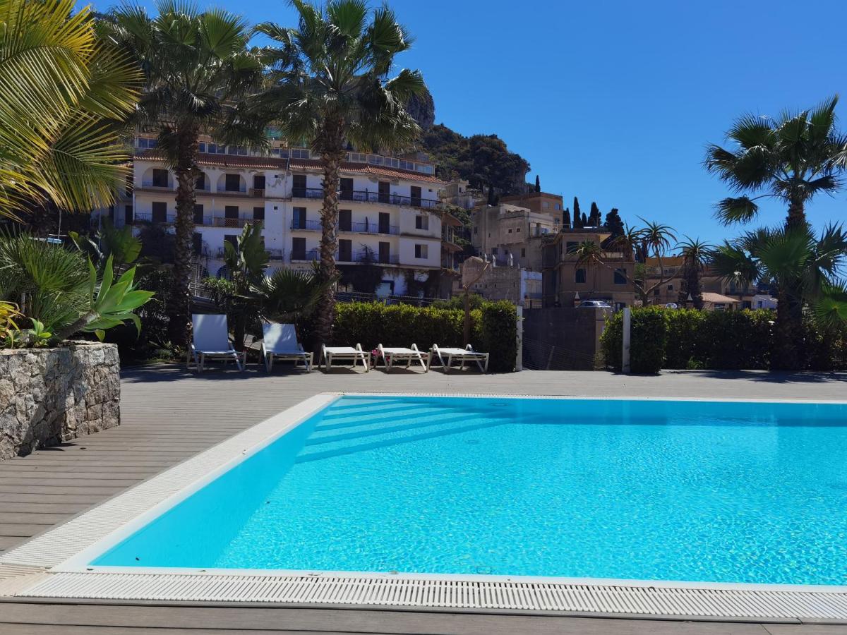 Minerva Apartment Azuria & Tulipan Apartment by Taormina Holidays - Chambres d'hôtes Taormina