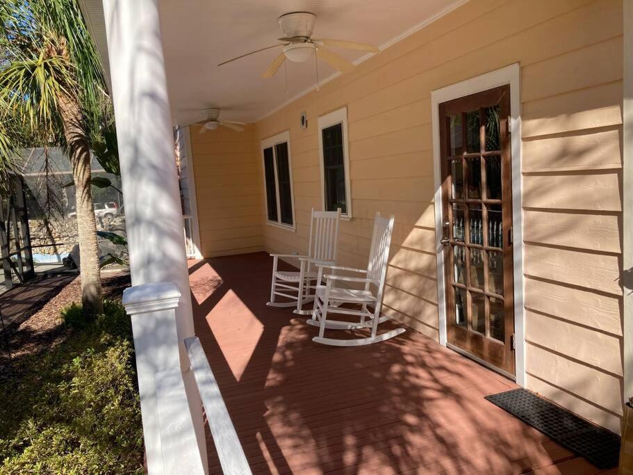 University House - 8 Bedrooms Walk to UF / Stadium - Chambres d’hôtes Gainesville