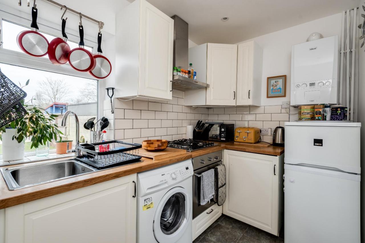 B&B Oxford - Tasteful 3-Bedroom House with private parking - Florence Park - Bed and Breakfast Oxford