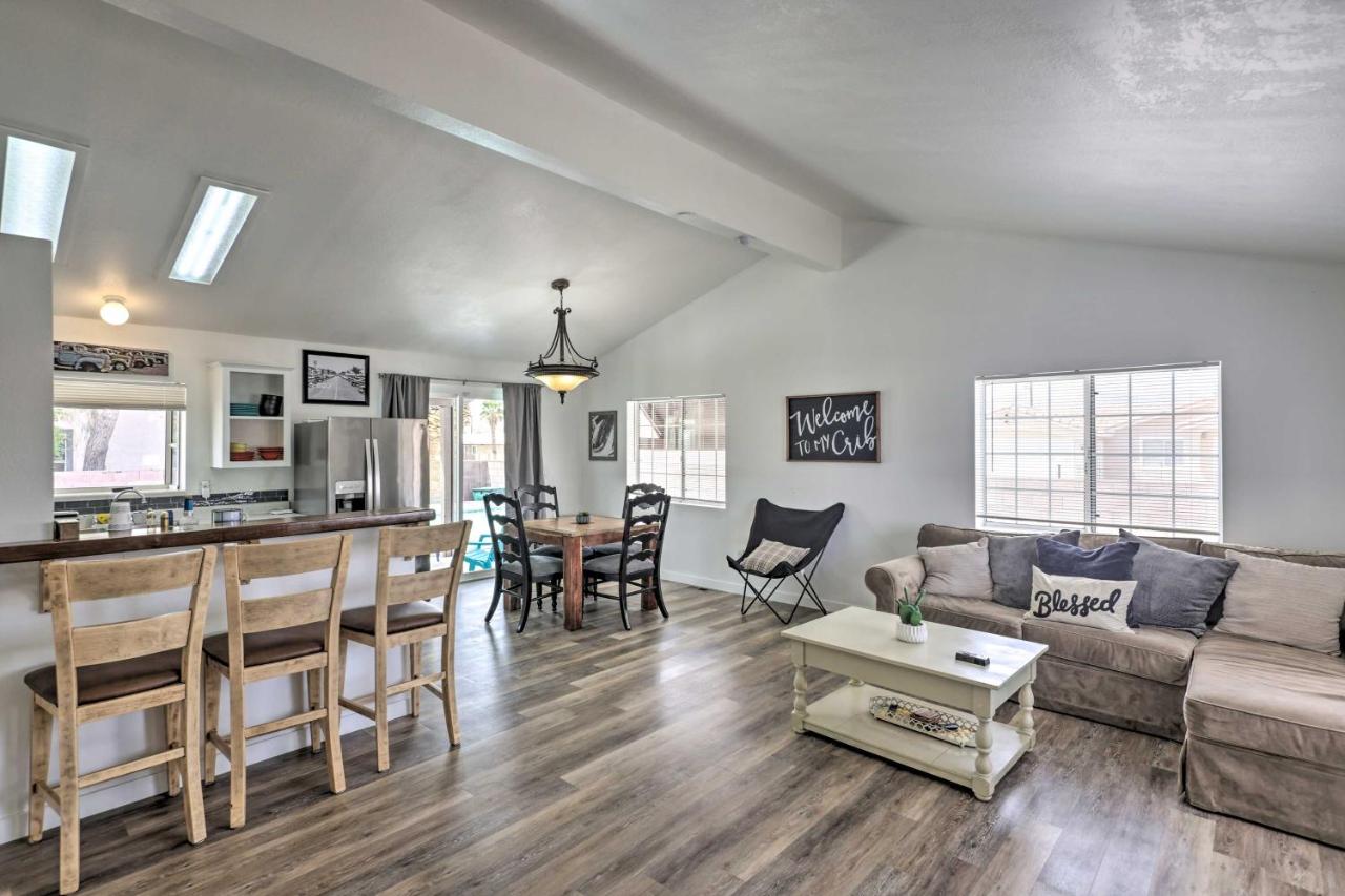Covered Patio & Pool: Family Home in Bullhead City - B&B Bullhead City