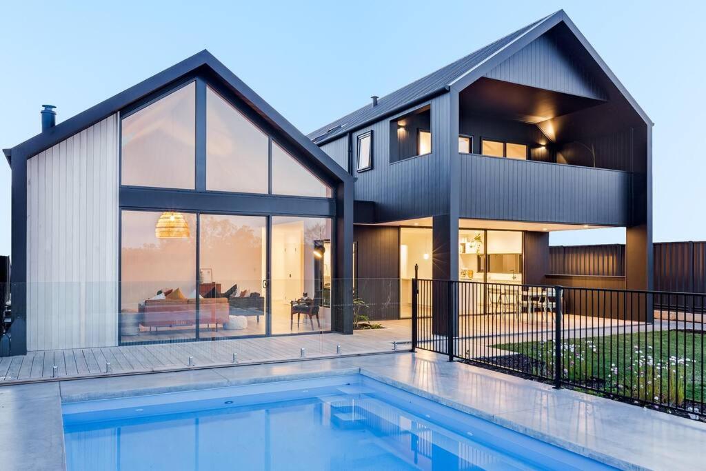 Space+Light lounge by pool walk to town beach - Ferienwohnung Dunsborough