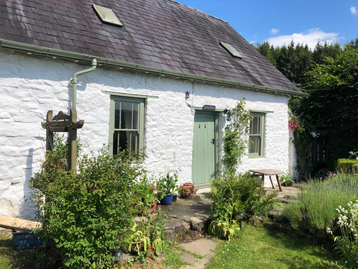 B&B Llandovery - Traditional 18th Century Welsh Cottage - Bed and Breakfast Llandovery