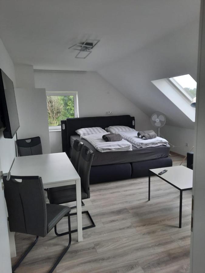 Ferienwohnung Apartment - Free Parking - WiFi - Kitchen - B&B