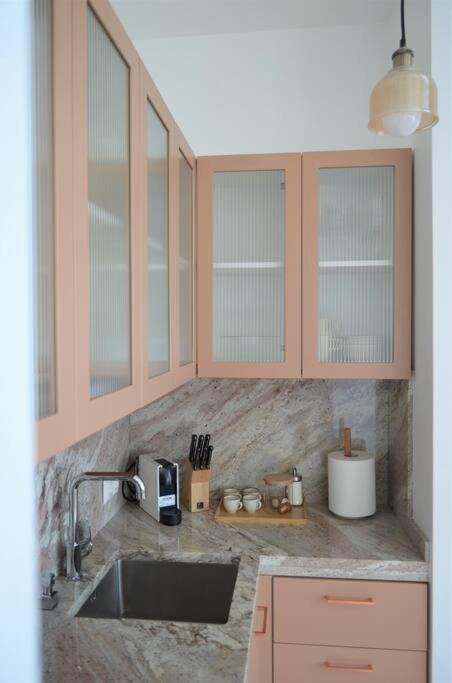 Luxury apartment with a balcony and view in Riga Old Town - B&B Riga
