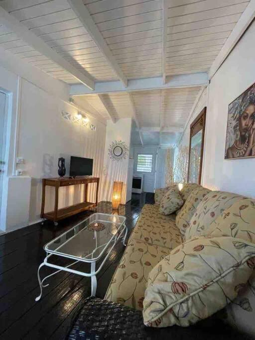 Petit coin de paradis à 5 min Baie Orientale, Idolem résidence unité 7bis - 57 Rue du Mont Vernon 1 - B&B
