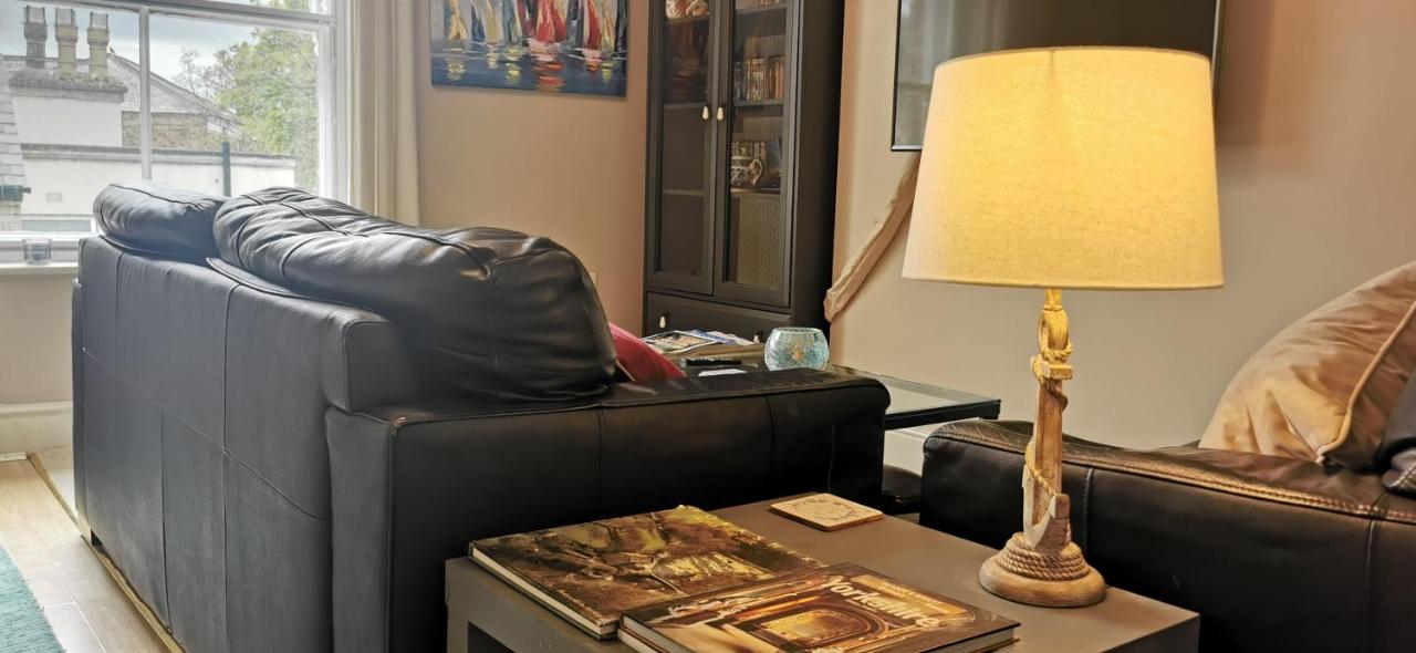 Flat 12 Sebastian Court - 2 beds with a four poster - B&B