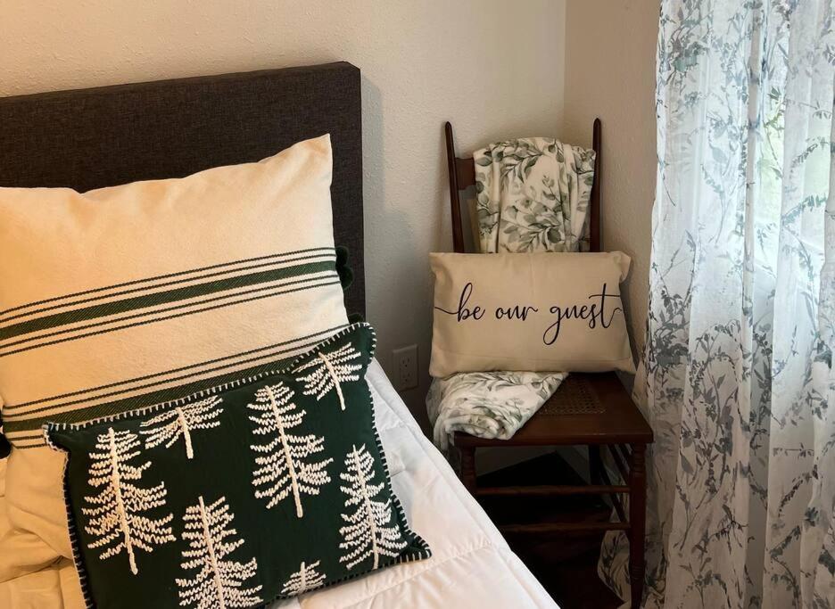 Cozy Getaway at Lake O' the Pines - Ferienwohnung