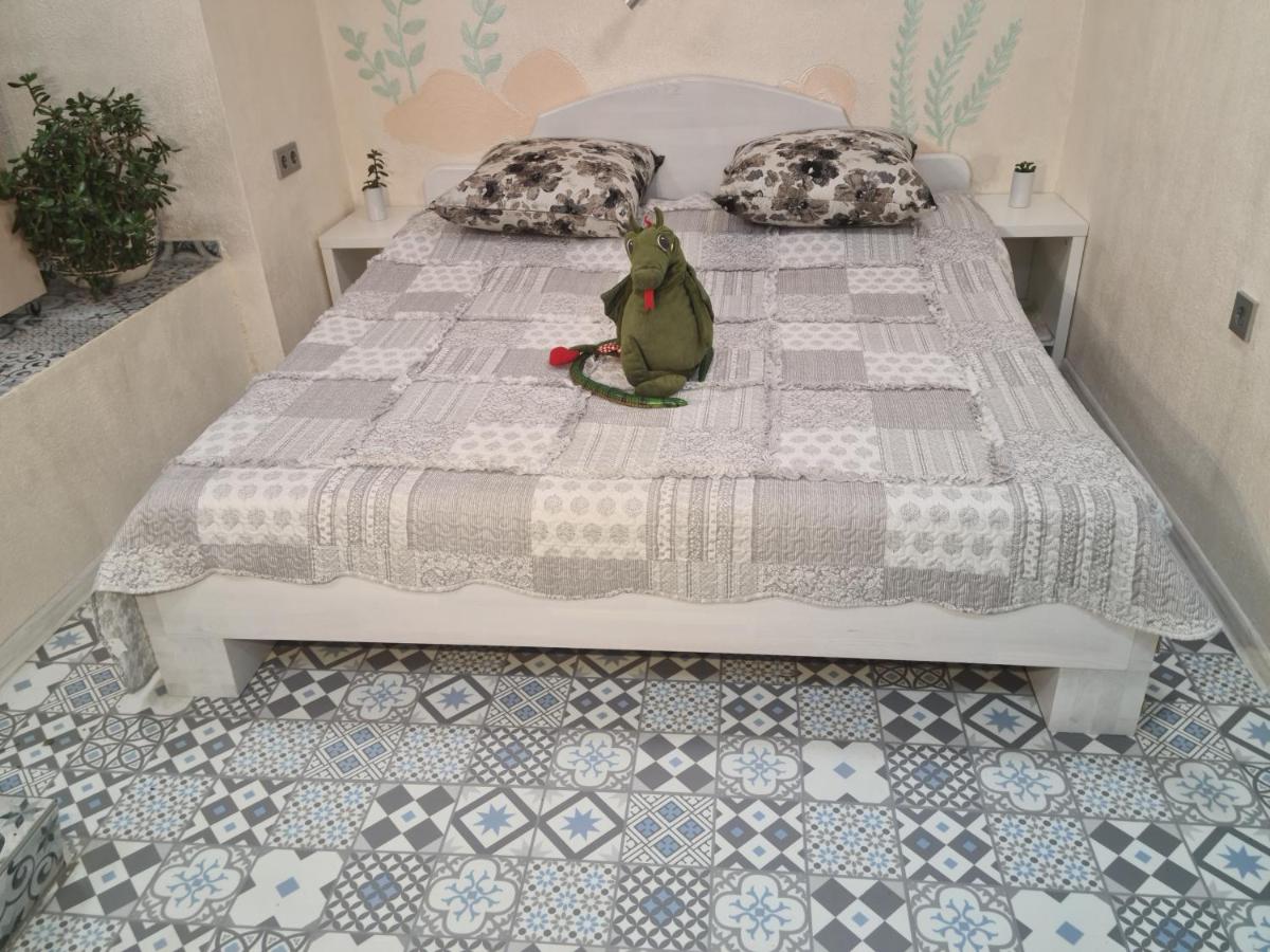 Estudio con balcón