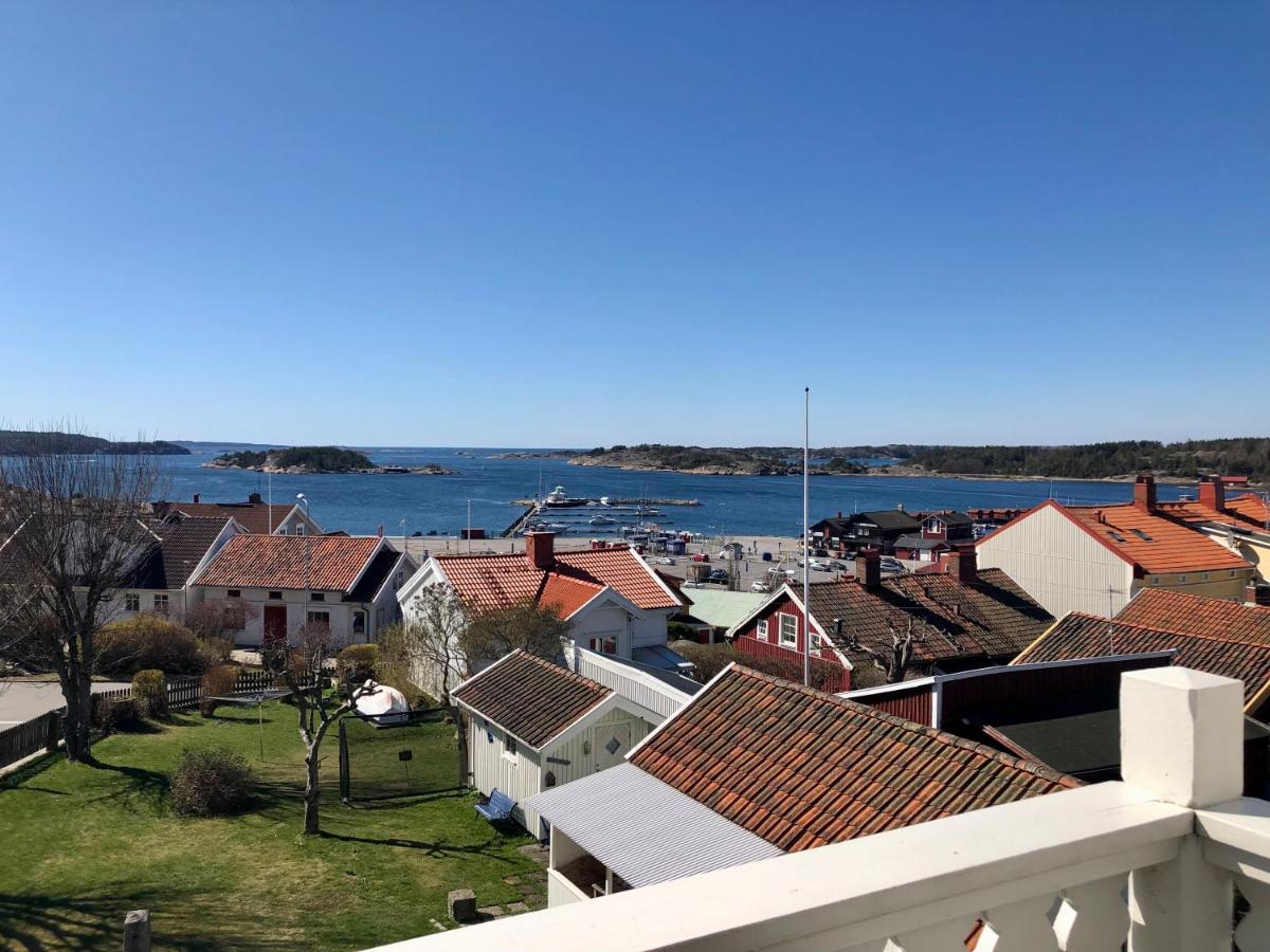 Vacker våning med havsutsikt i Strömstads centrum. - B&B