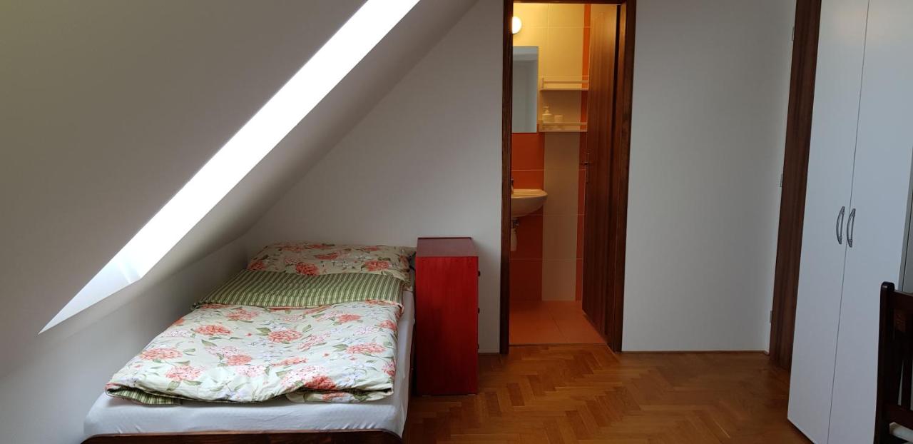Driepersoonskamer met Badkamer