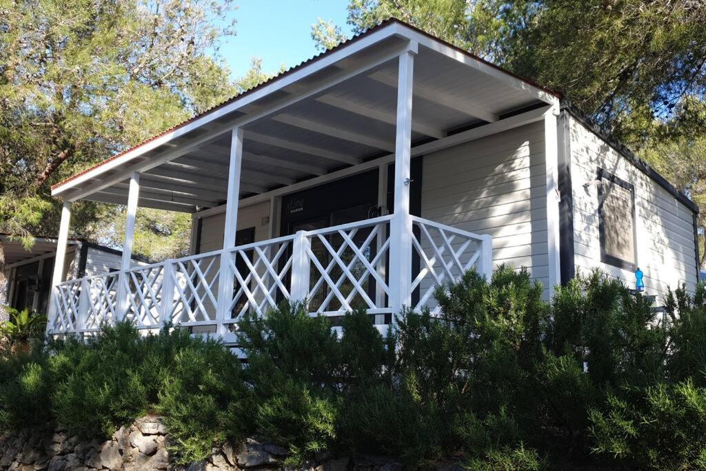 Mobilheim ANDREA wunderschöne Ferienwohnung direkt am Meer - B&B Jezera