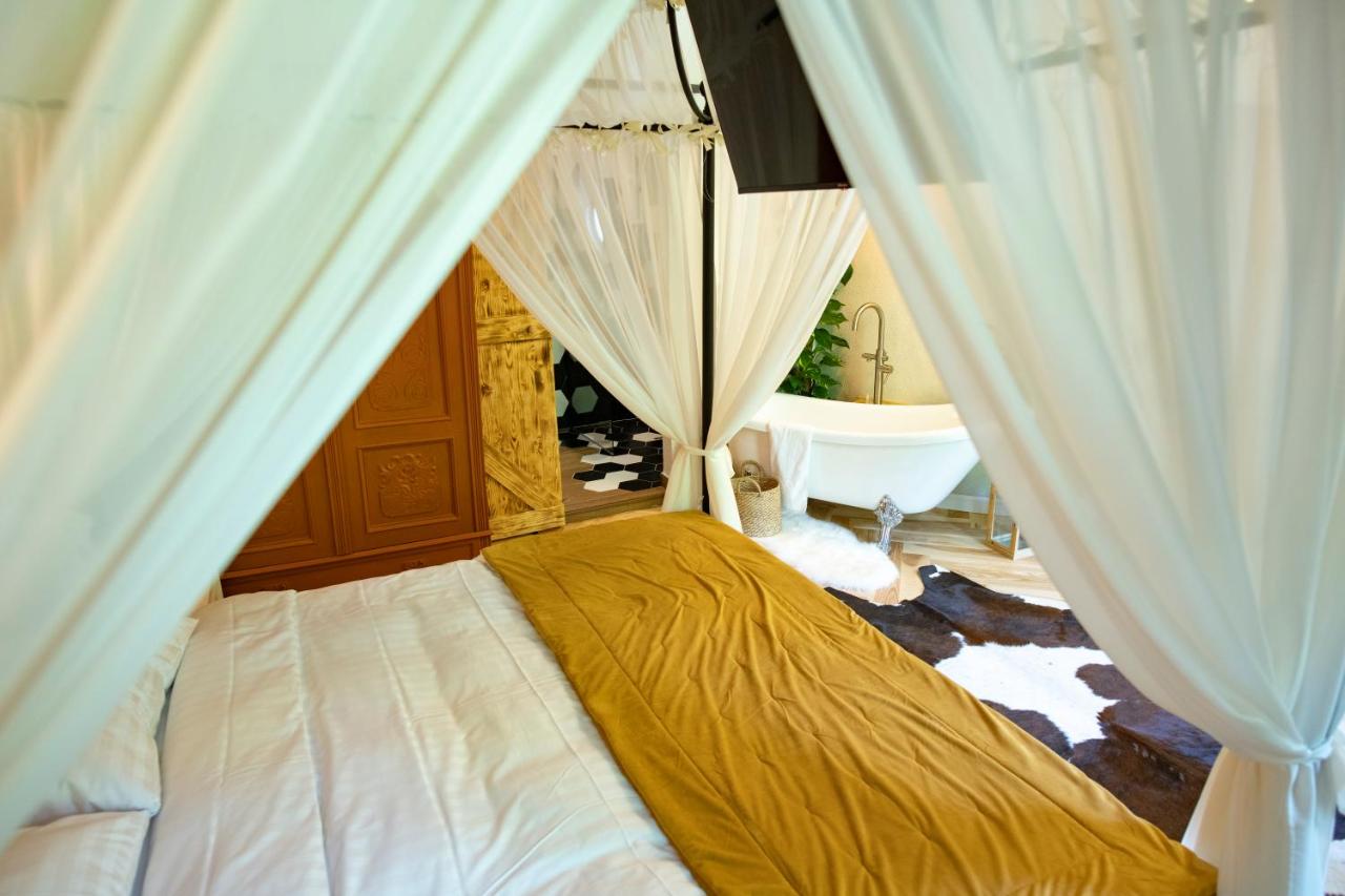 Queen Room with Spa Bath