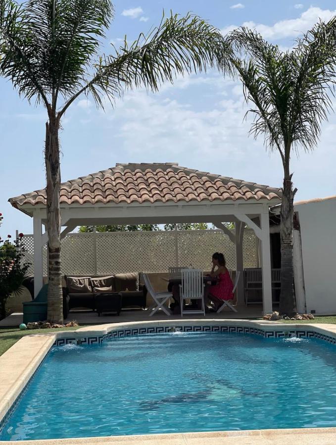 Habitación con baño privado frente a la piscina, máximo 2 Personas, no es la casa completa - Chambres d'hôtes San Vicent del Raspeig
