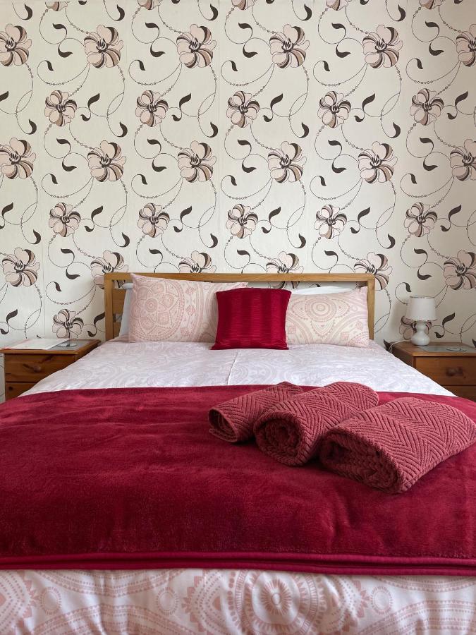 Zimmer mit Kingsize-Bett