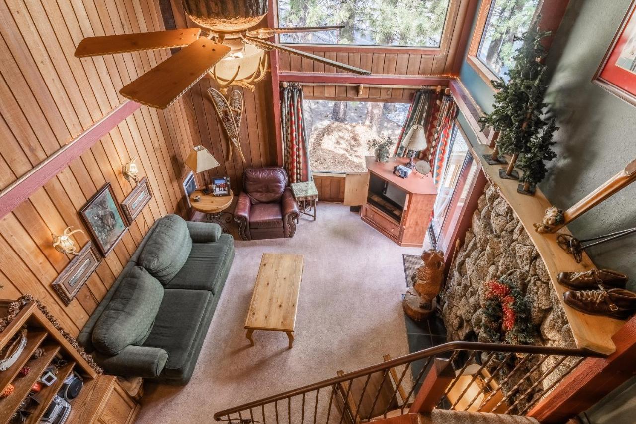 B&B Mammoth Lakes - New Listing 2 bedroom and Loft 2 bath Summit E Bldg 12 condo sleeps 8 Steps to Eagle Lodge Chair 15 - Bed and Breakfast Mammoth Lakes