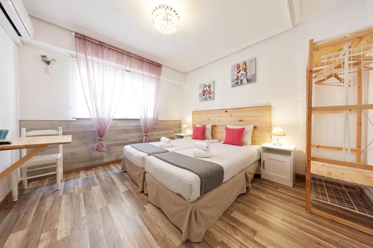 Tweepersoonskamer met 1 of 2 Bedden en Eigen Badkamer