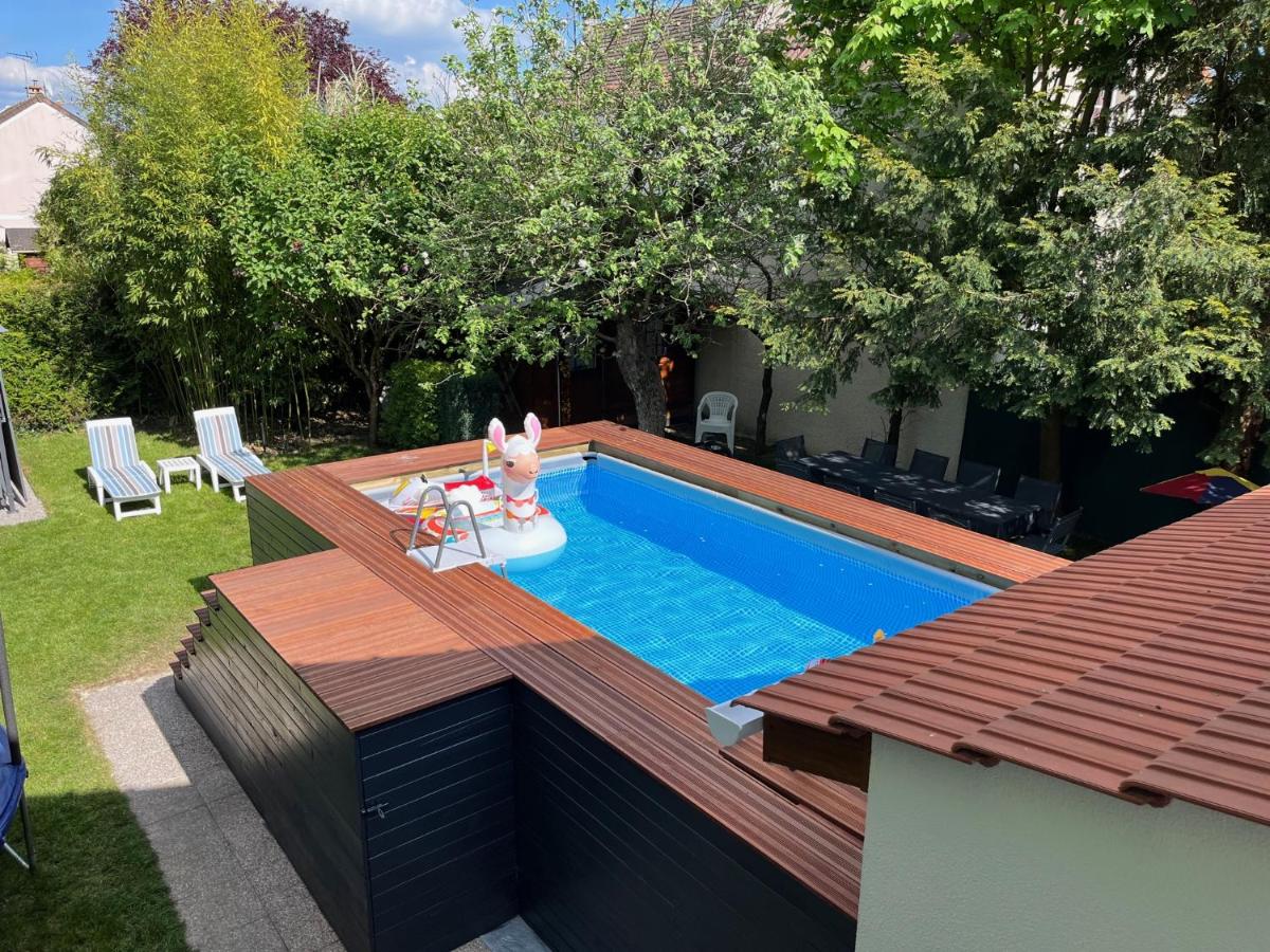 B&B Gournay-sur-Marne - DnE VILLA- DISNEY-PARIS - HOLIDAYS HOUSE - MAISON DE VACANCES - PISCINE - POOL- 6 CHAMBRES- 6 SDB - 6 BEDROOMS - 6 BATHROOMS - Bed and Breakfast Gournay-sur-Marne