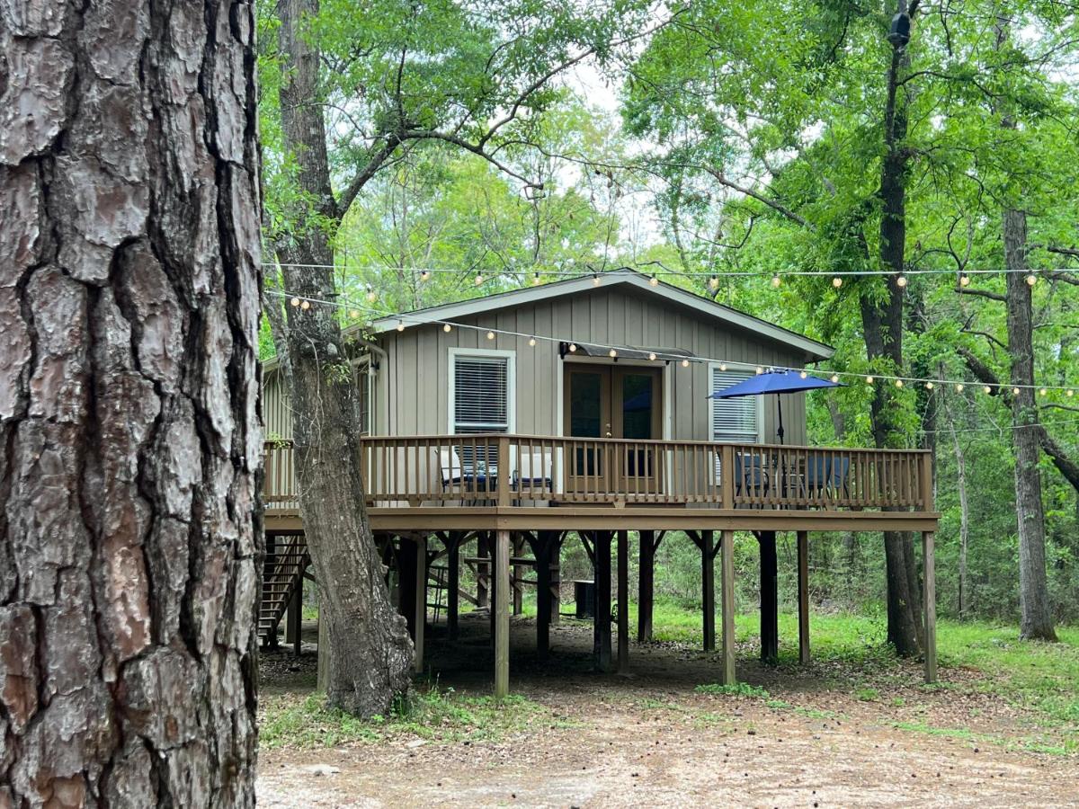 B&B Montgomery - 2 BDRM Treehouse Hideout- Lake Conroe with Boat ramp - Bed and Breakfast Montgomery