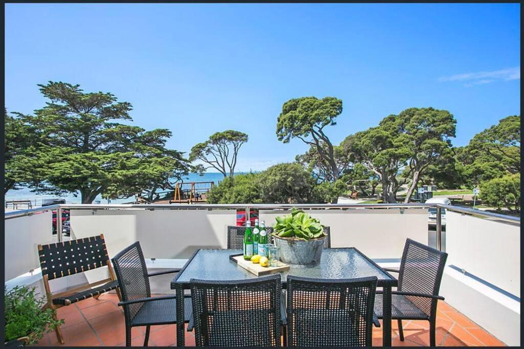 Lonnie Beach View Apartment - B&B