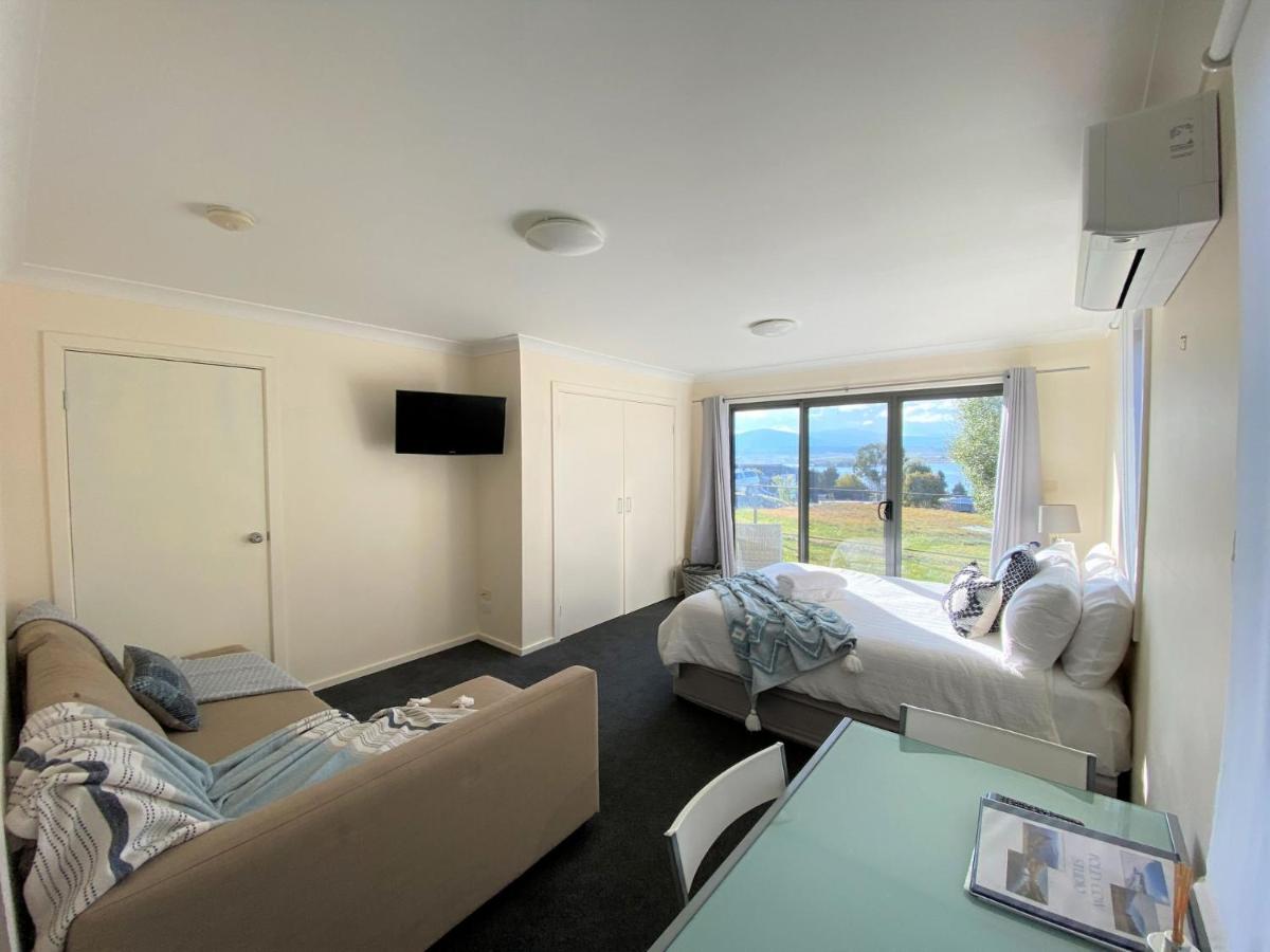 Poley Cow Studio - Lake & Mountain Views l Air-Con l Parking - B&B