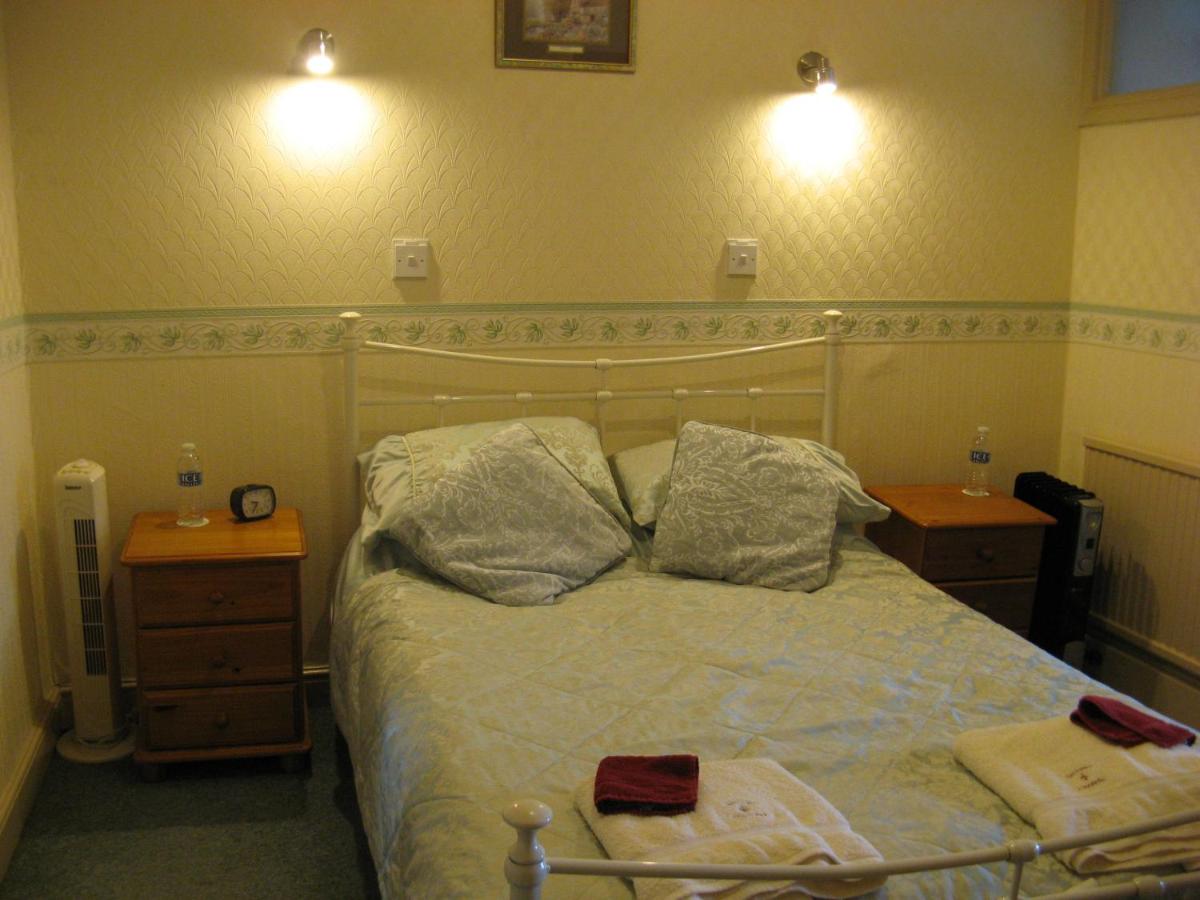 Double Room - Ensuite with Bath