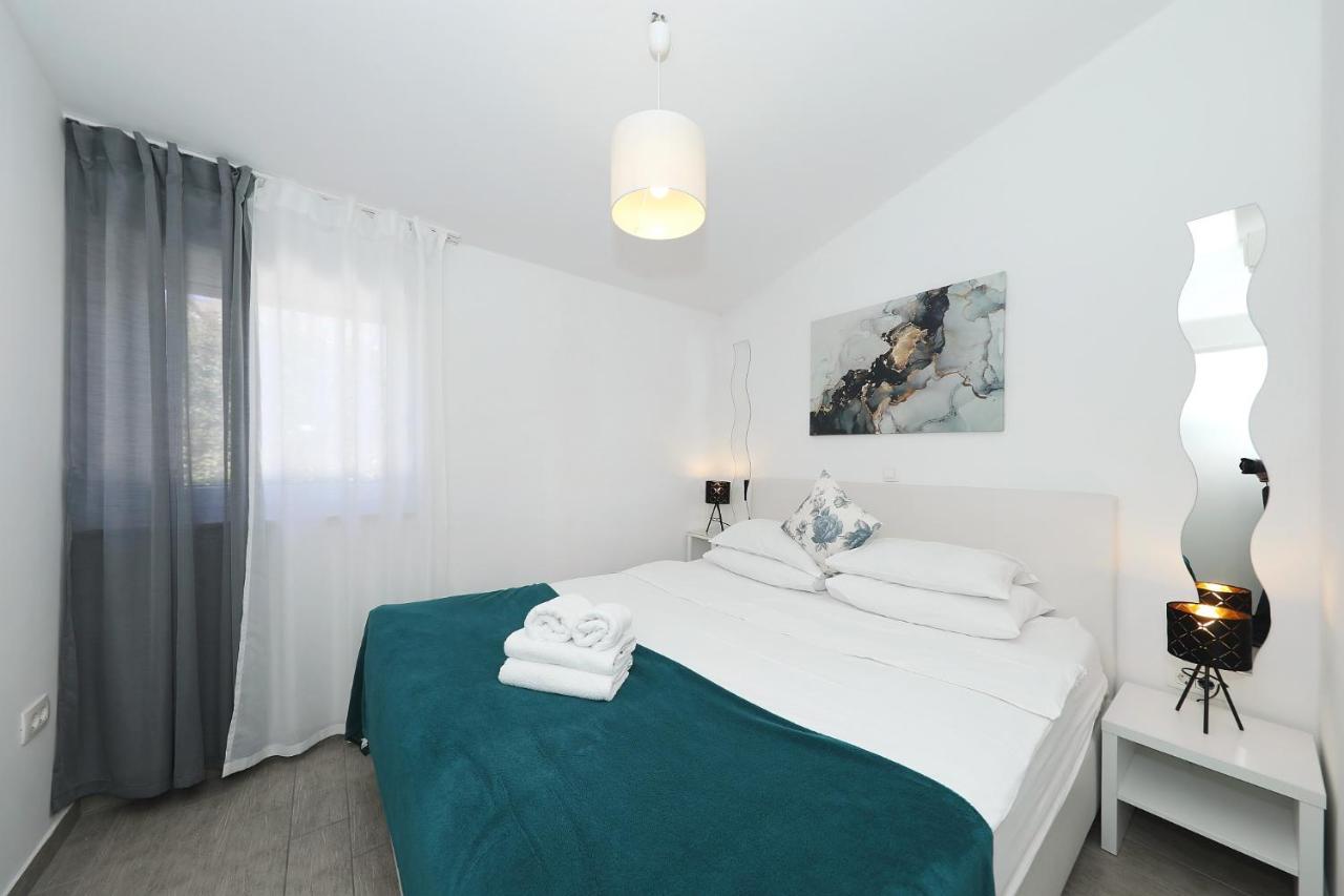 Villa mit 2 Schlafzimmern und Terrasse
