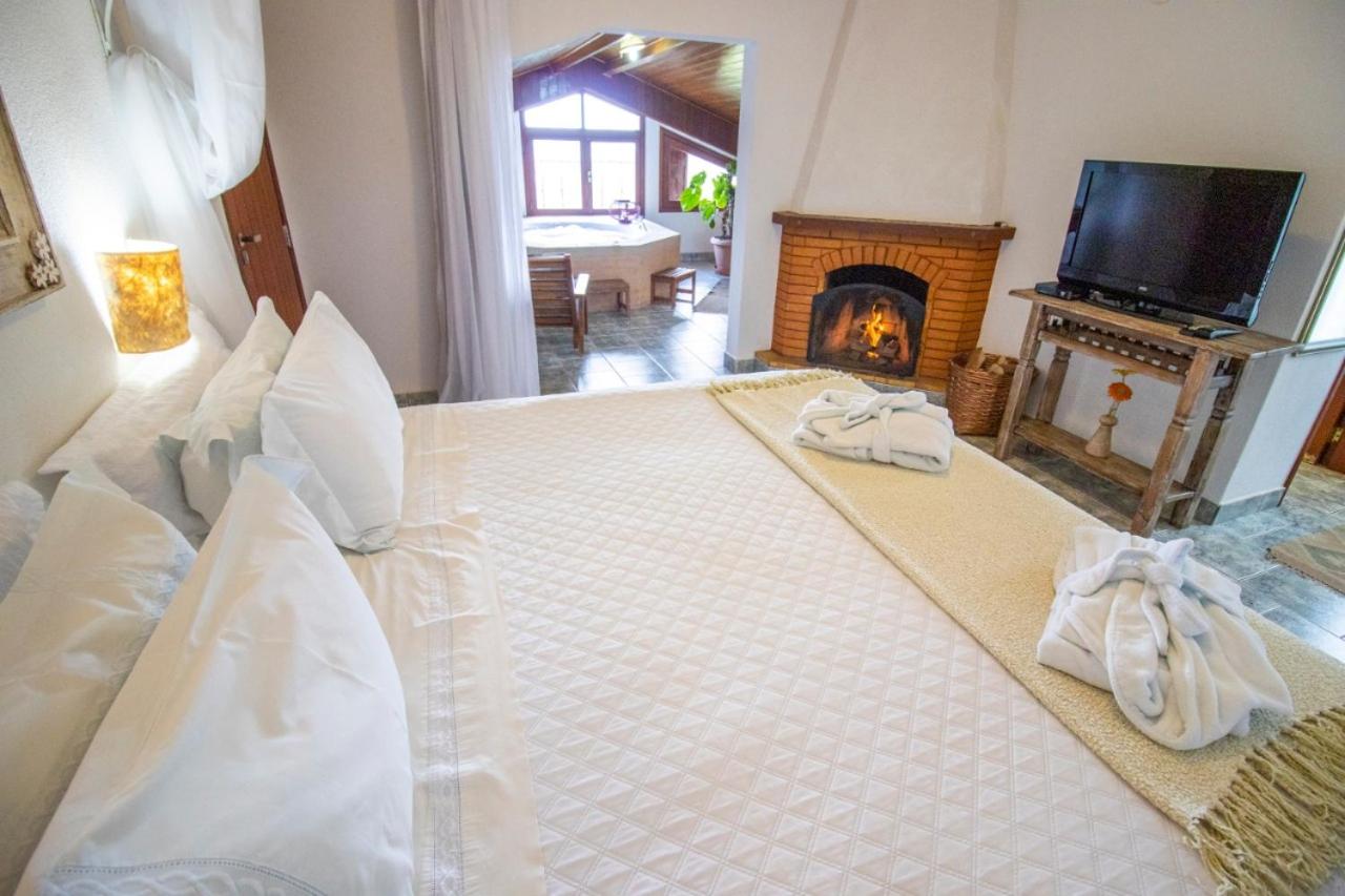 Doppelzimmer mit Whirlpool-Badewanne