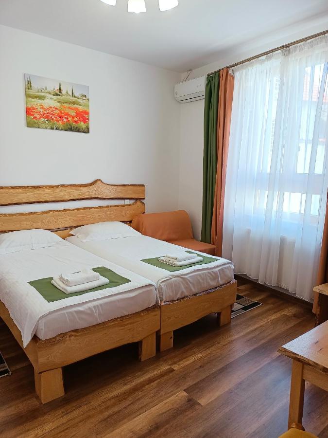 Doppel- oder Zweibettzimmer