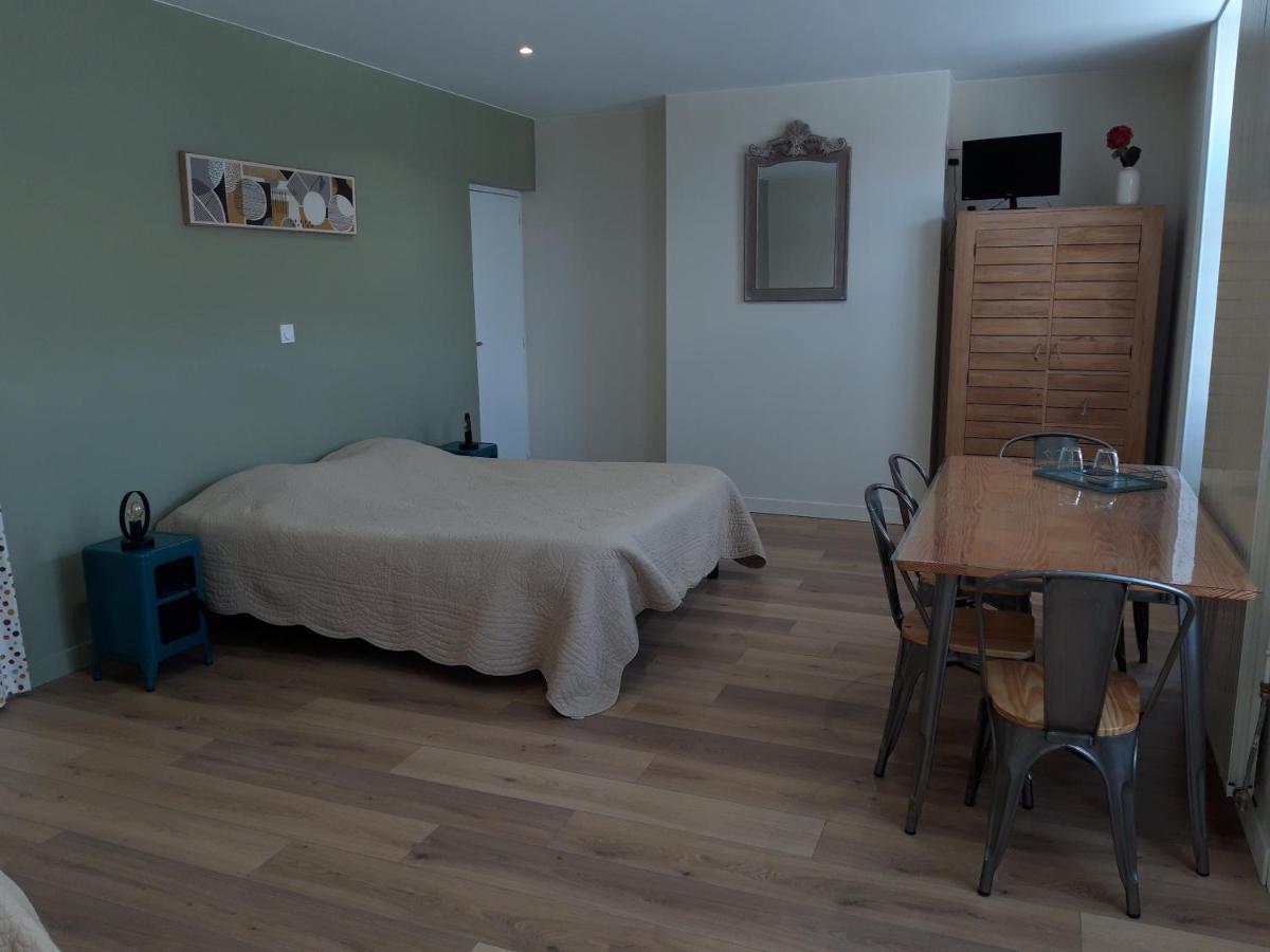 Dreibettzimmer mit Gartenblick