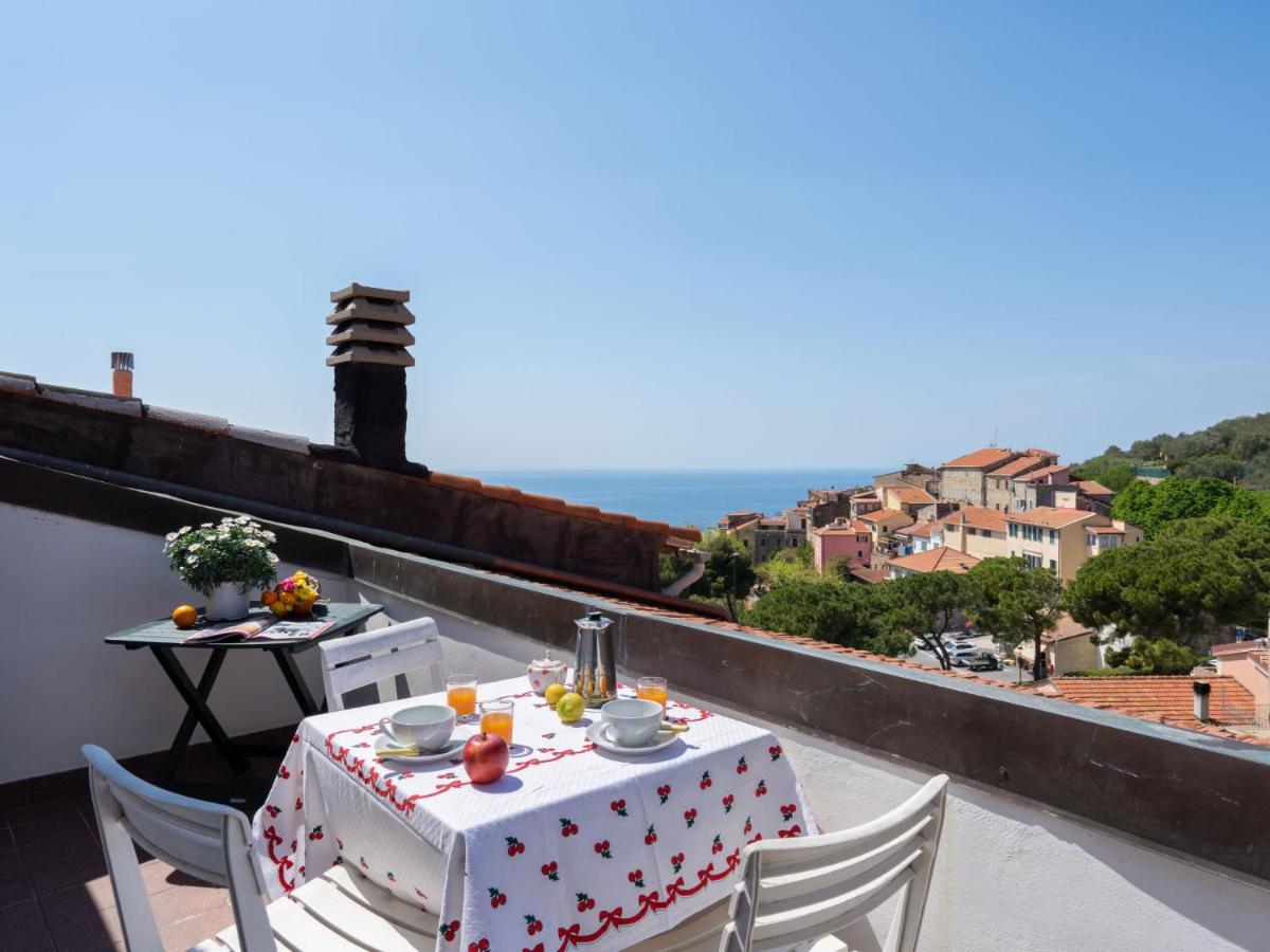 B&B Cipressa - Holiday Home Le Antiche Volte - SLR215 by Interhome - Bed and Breakfast Cipressa