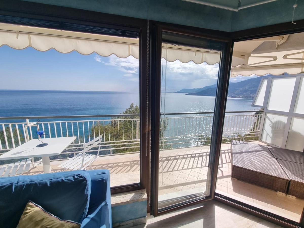 B&B Ventimiglia - Cliffside apartment with stunning Riviera views - Bed and Breakfast Ventimiglia