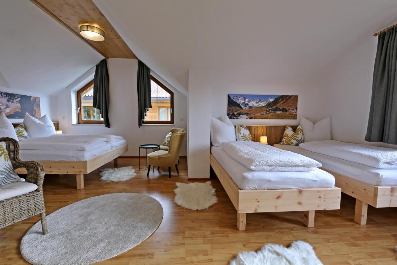 Neu eingerichtetes Ferienhaus mit Bergblick und großer Sonnenterrasse - B&B Zellberg
