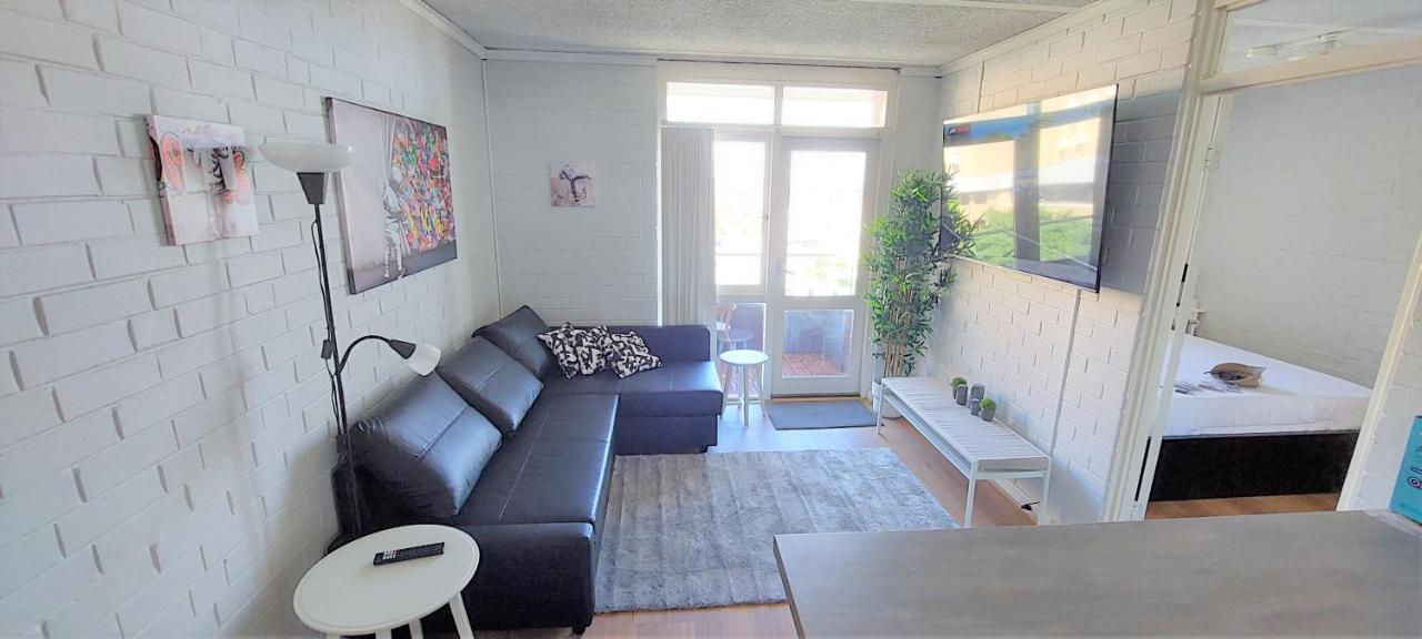 Sky High on Arundel - central Fremantle apartment - B&B Fremantle