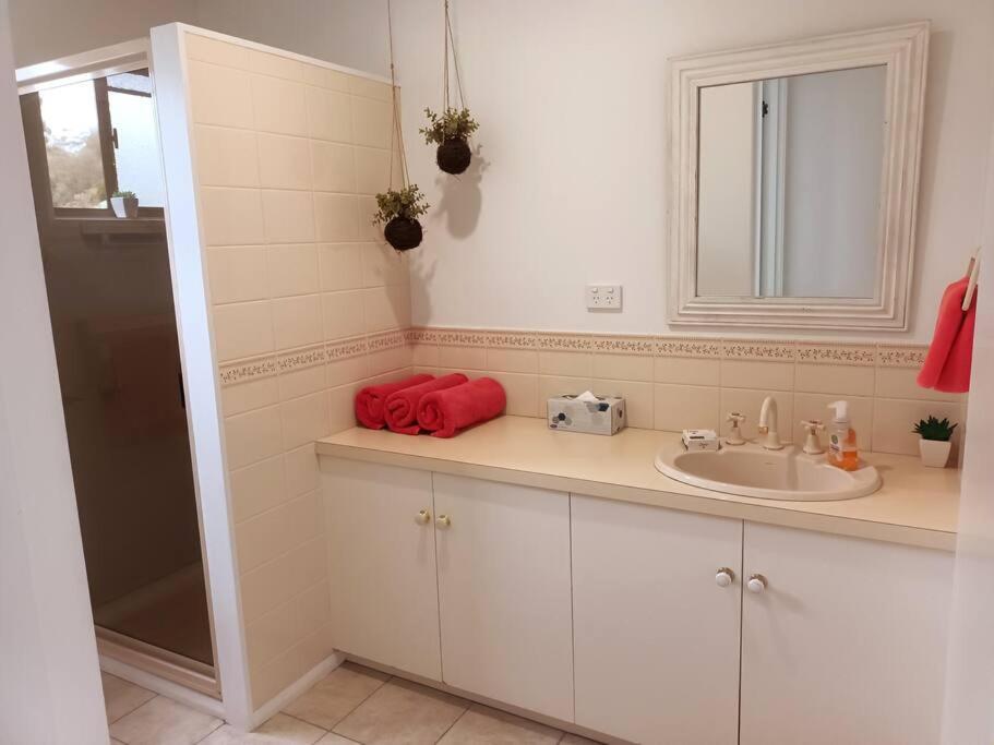 Lillybell Beach Retreat-Binalong Bay - Bed and Breakfast Binalong Bay