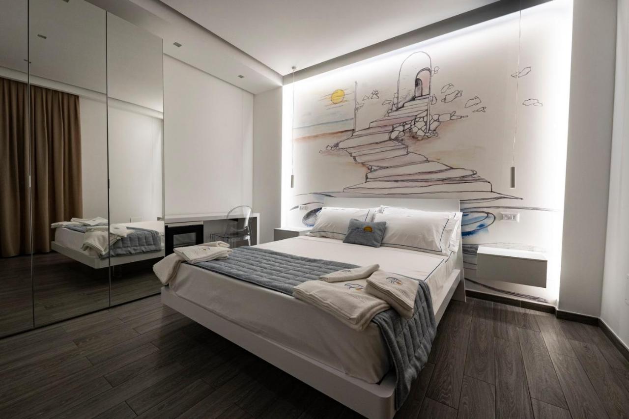 Deluxe Double Room with Side Sea View