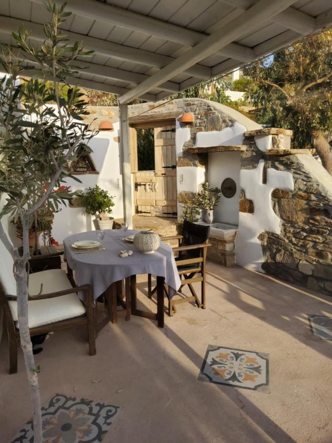 Romantic sunset cycladic house in Sotires - B&B Rafnídia