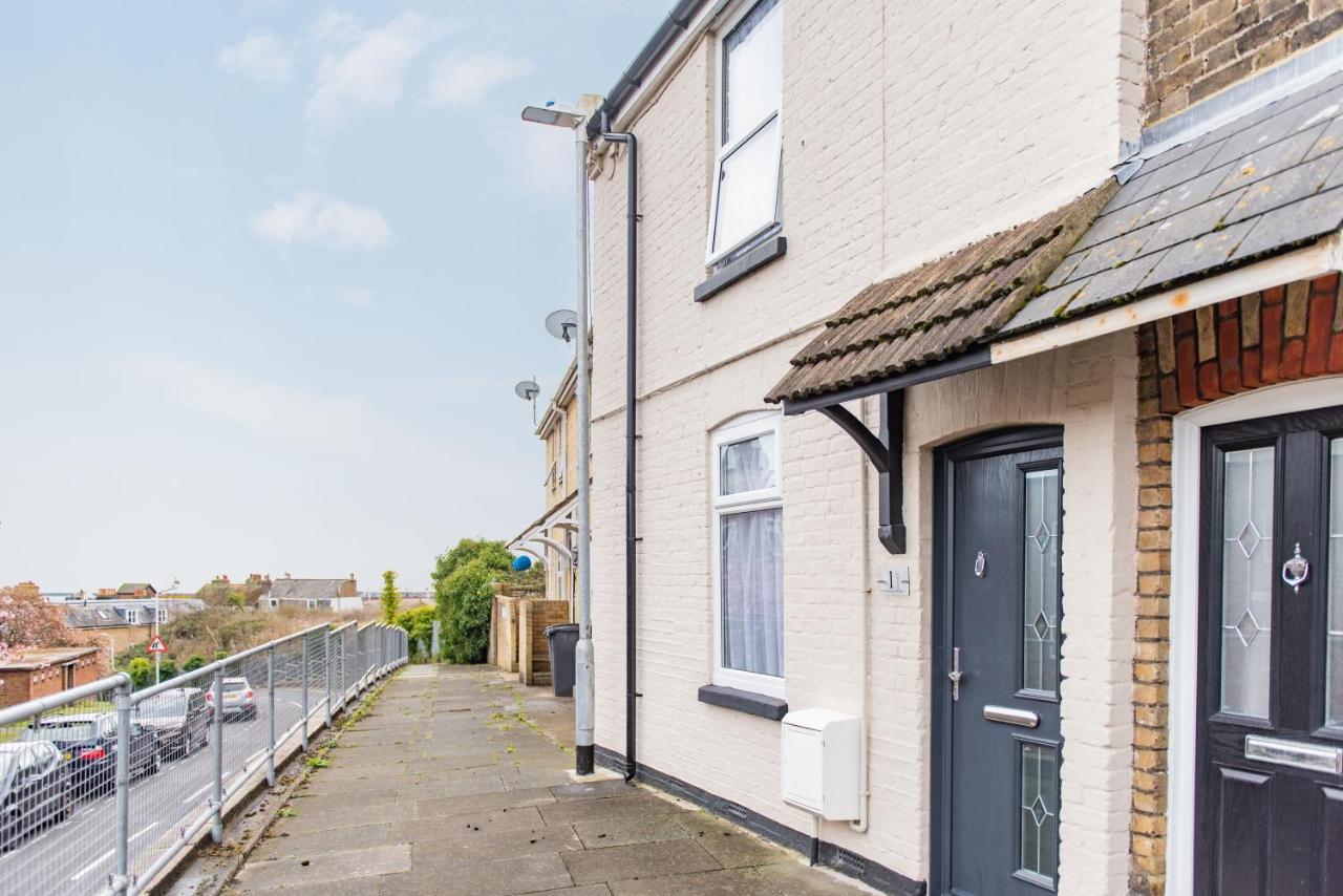 Castle View - Charming cottage with views of Dover Castle - B&B