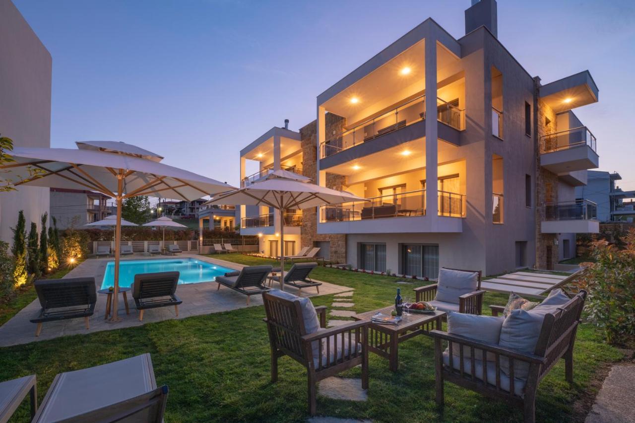 Sea Wind Luxury Apartments with Pool Kassandra Halkidikι - Chambres d’hôtes Néa Fókaia